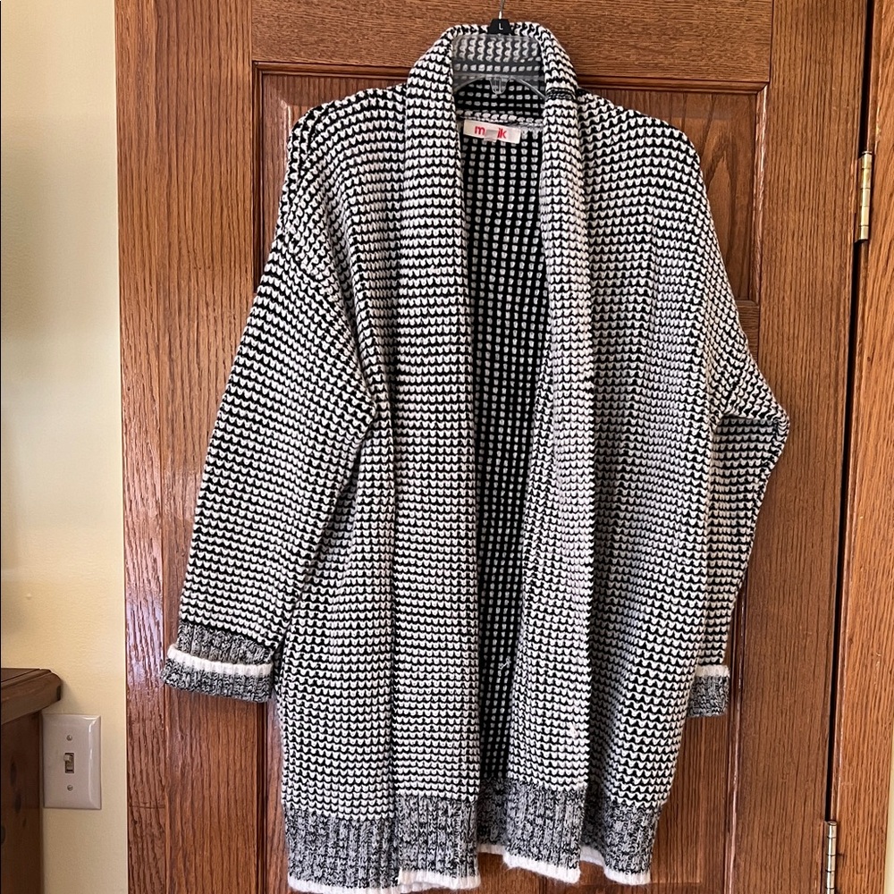 Mazik Black and White Women's Cardigan